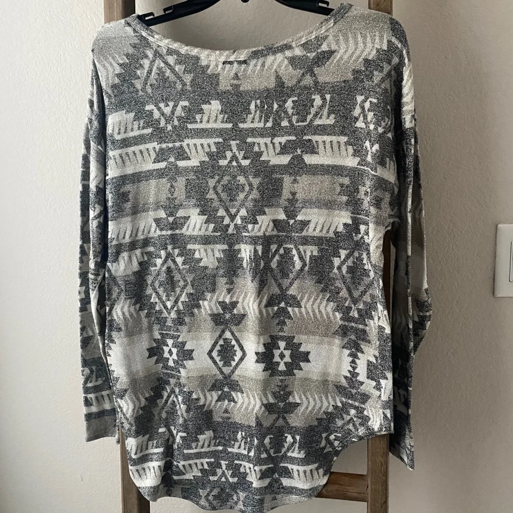 NWOT - long sleeve causal top - Picture 3 of 3